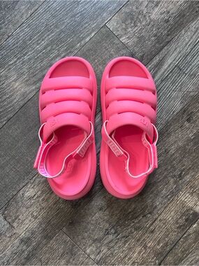 UGG Sport Yeah Slide Sandals - Taffy Pink / Neon Pink - Women's Size 9